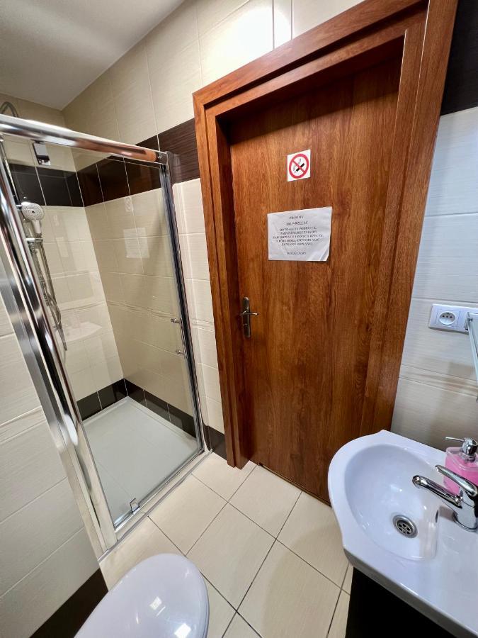 Apartamenty Ostrowiec - Pokoje Goscinne Centrum Ostrowiec Świętokrzyski Eksteriør billede