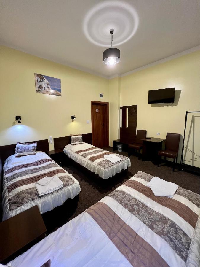 Apartamenty Ostrowiec - Pokoje Goscinne Centrum Ostrowiec Świętokrzyski Eksteriør billede