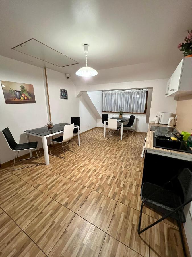 Apartamenty Ostrowiec - Pokoje Goscinne Centrum Ostrowiec Świętokrzyski Eksteriør billede